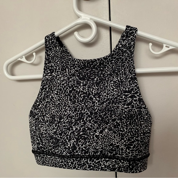 Lululemon sports bra size xx small or size 2 - Picture 1 of 2